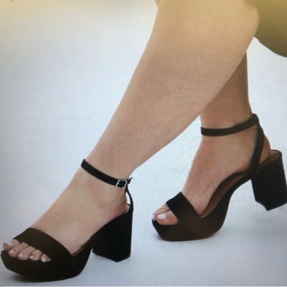 Torrid Size 7 WW sandals